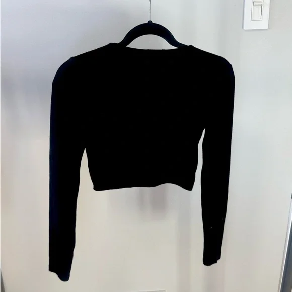 Dynamite Black Cut-Out Crop Top - Picture 3 of 4